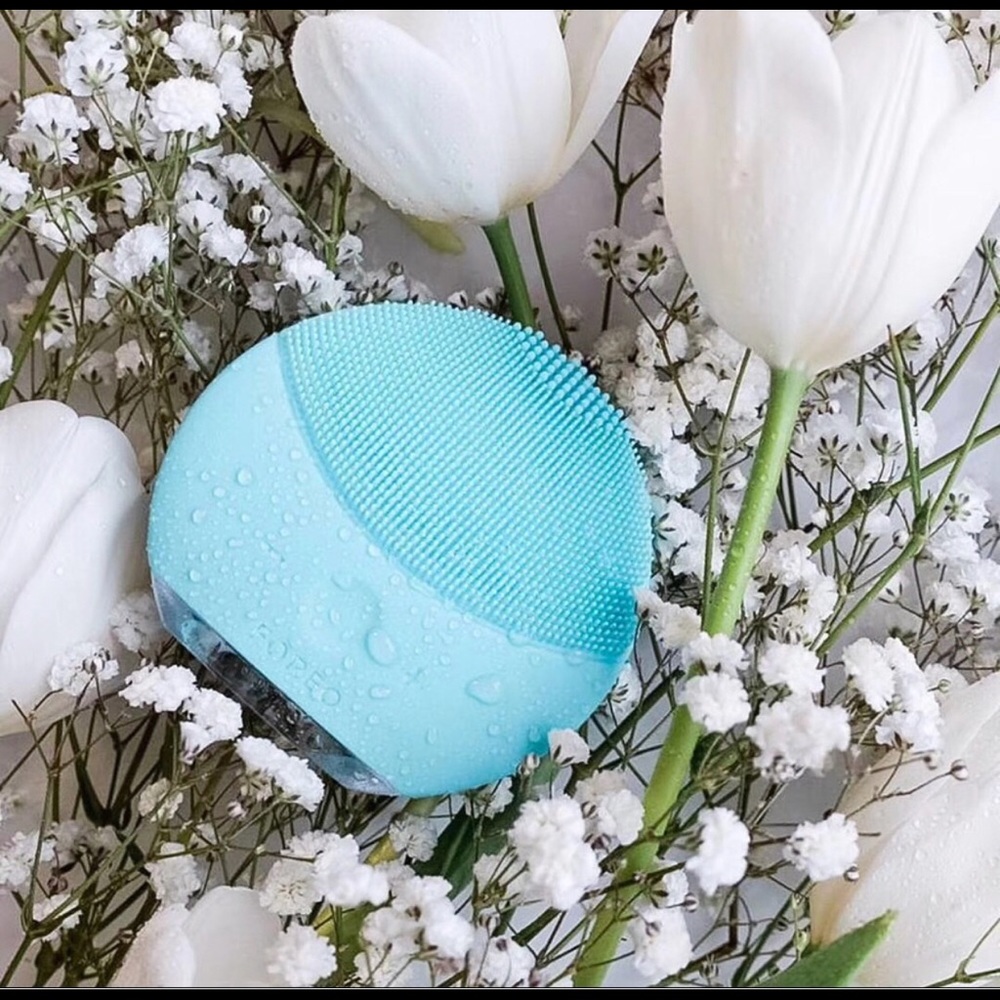 blue foreo mini luna 2